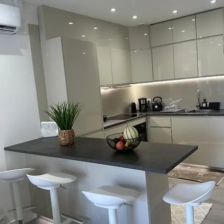 Apartment Luxurious 3bedroom 2 Bath 110 M Adjoining Martinez Beachfront Cannes