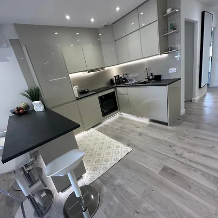 Luxurious 3bedroom 2 Bath 110 M Adjoining Martinez Beachfront