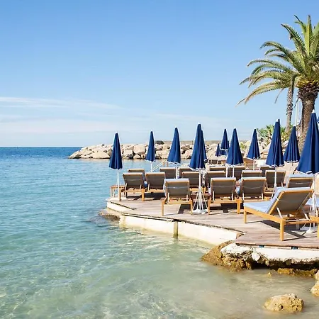 Luxurious 3bedroom 2 Bath 110 M Adjoining Martinez Beachfront Apartment Cannes