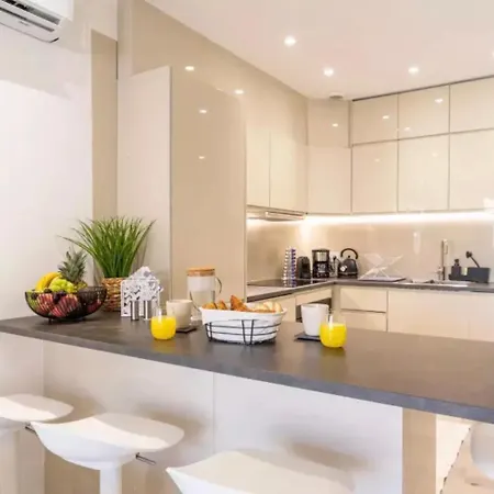 Luxurious 3bedroom 2 Bath 110 M Adjoining Martinez Beachfront Cannes