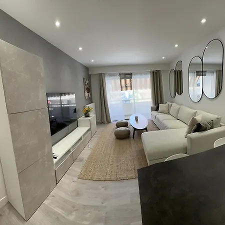 Luxueux 110m Colle Au Prestigieux Le Martinez 아파트
