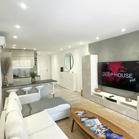 Apartment Luxurious 3bedroom 2 Bath 110 M Adjoining Martinez Beachfront *